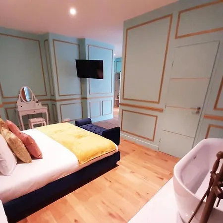 Anna In Republique Apartment *