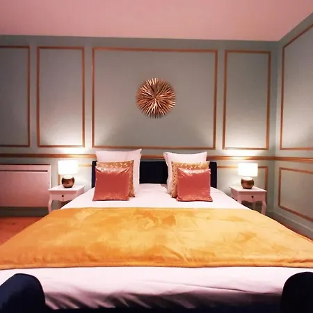 Anna In Republique Apartment *